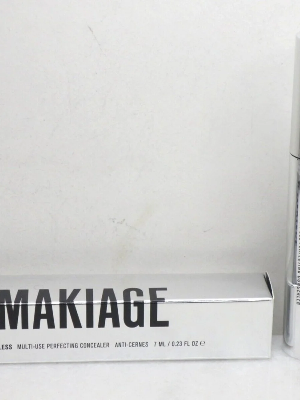 IL MAKIAGE Men's Multi-Use Concealer - Silver Mirror Packaging